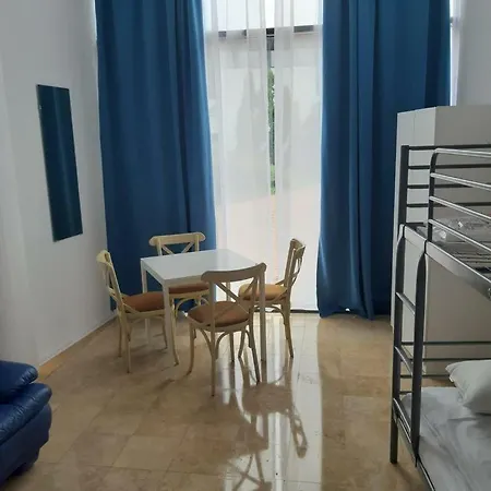 Andy Km 36 Hotel 3*